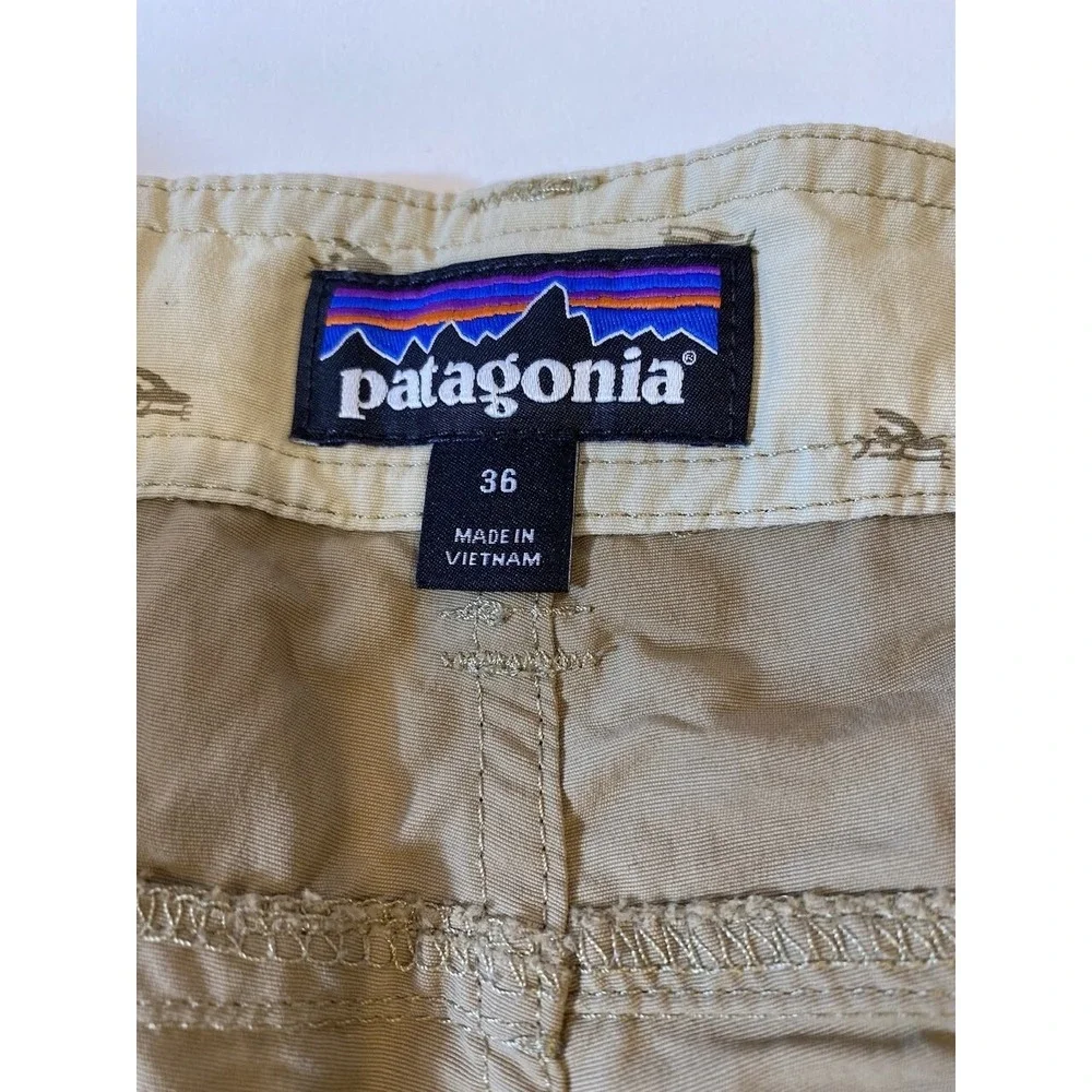 Patagonia Wavefarer Cargo Shorts Khaki Tan Men's 36 Hiking